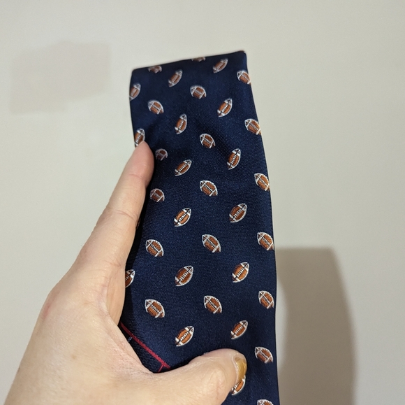 LAST DAY Izod Football Grid Tie 3" width New With Tag - Picture 6 of 9